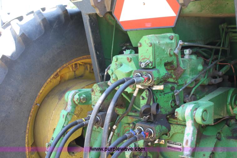 image for item D5177 1982 John Deere 4640 tractor