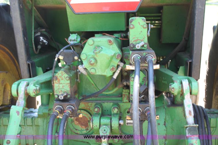 image for item D5177 1982 John Deere 4640 tractor