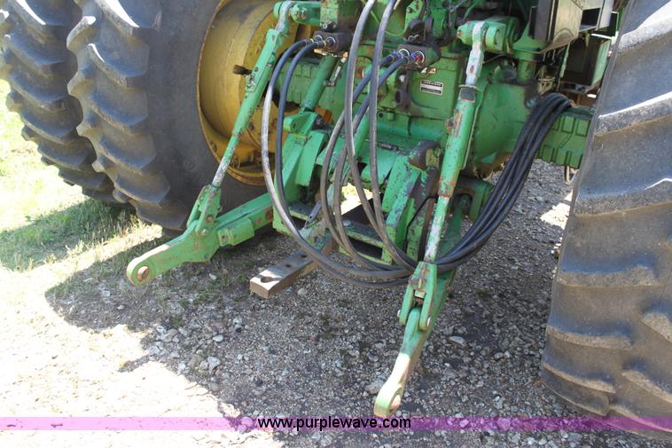 image for item D5177 1982 John Deere 4640 tractor