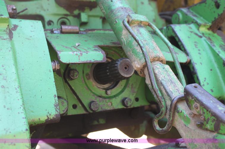 image for item D5177 1982 John Deere 4640 tractor