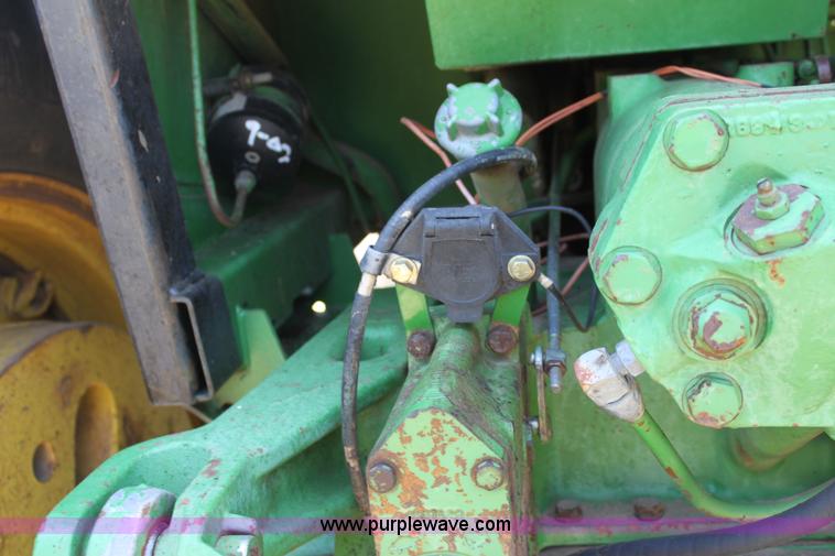 image for item D5177 1982 John Deere 4640 tractor