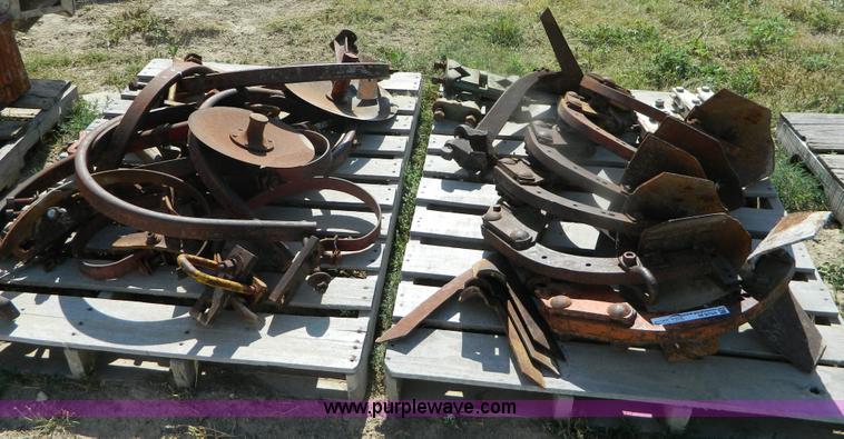 image for item M9753 Assorted items