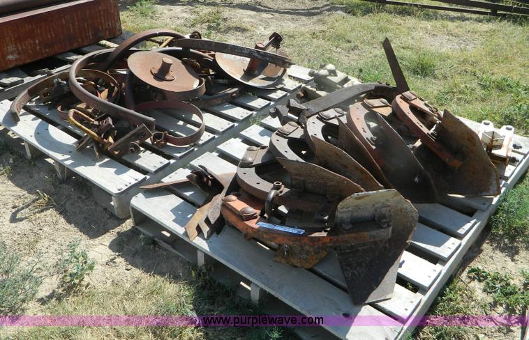 image for item M9753 Assorted items