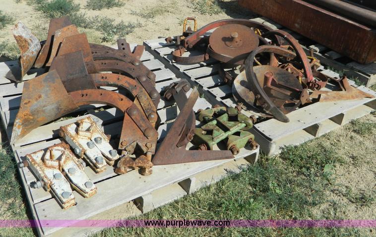 image for item M9753 Assorted items