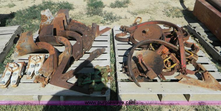 image for item M9753 Assorted items