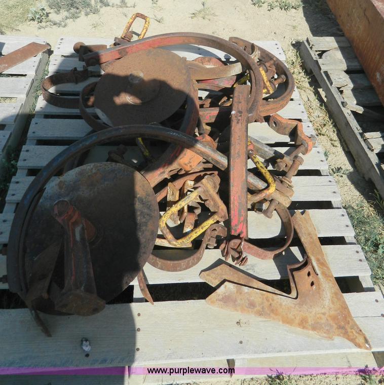 image for item M9753 Assorted items