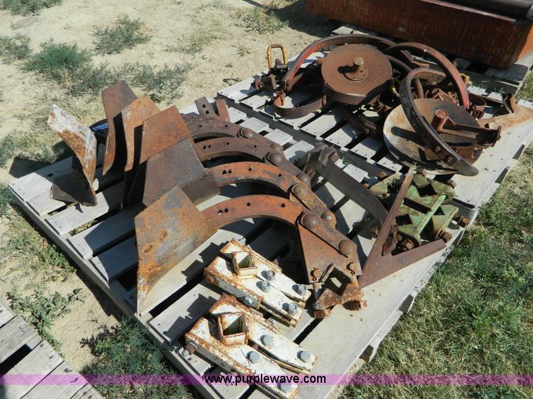 image for item M9753 Assorted items