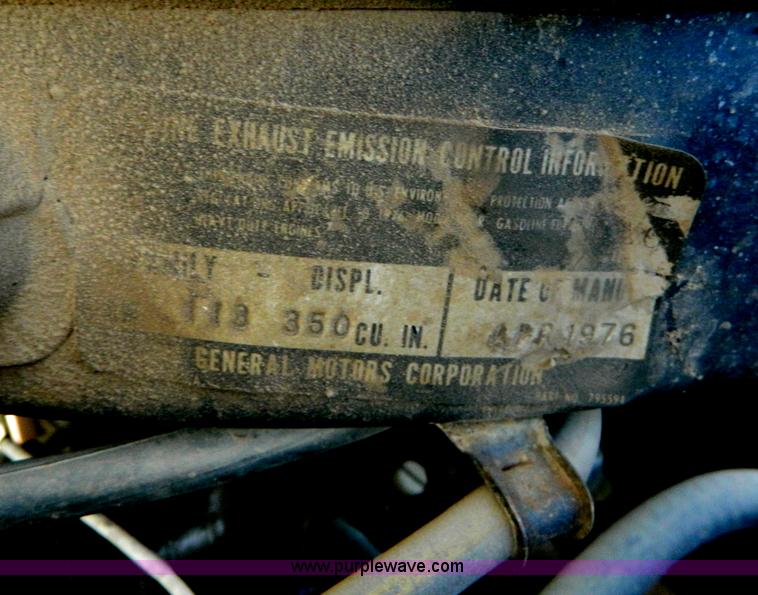 image for item M9766 1975 Ford F250 Ranger flatbed pickup truck