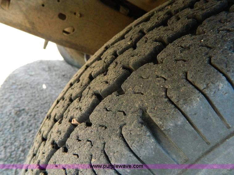 image for item M9766 1975 Ford F250 Ranger flatbed pickup truck