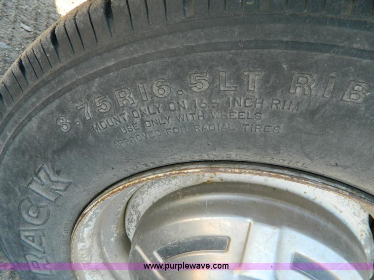 image for item M9766 1975 Ford F250 Ranger flatbed pickup truck