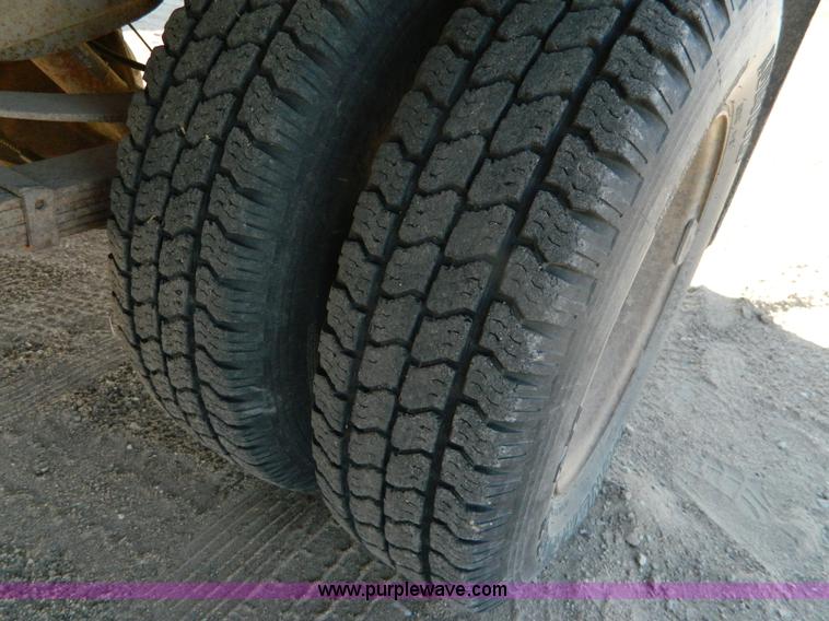 image for item M9766 1975 Ford F250 Ranger flatbed pickup truck