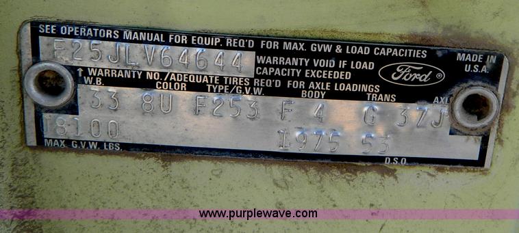 image for item M9766 1975 Ford F250 Ranger flatbed pickup truck