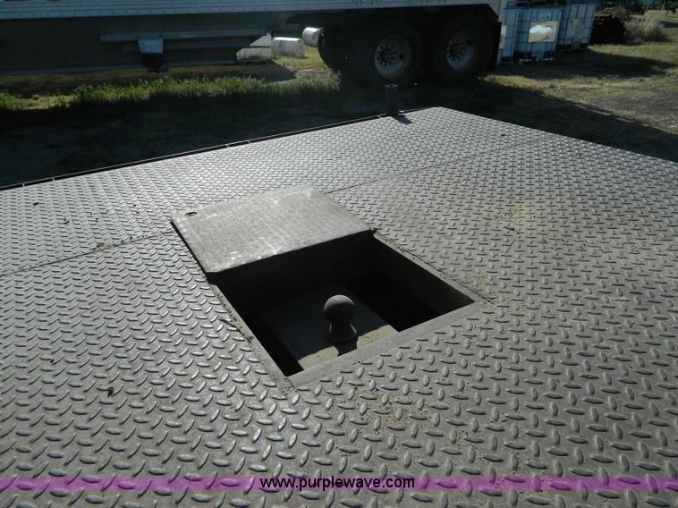 image for item M9766 1975 Ford F250 Ranger flatbed pickup truck