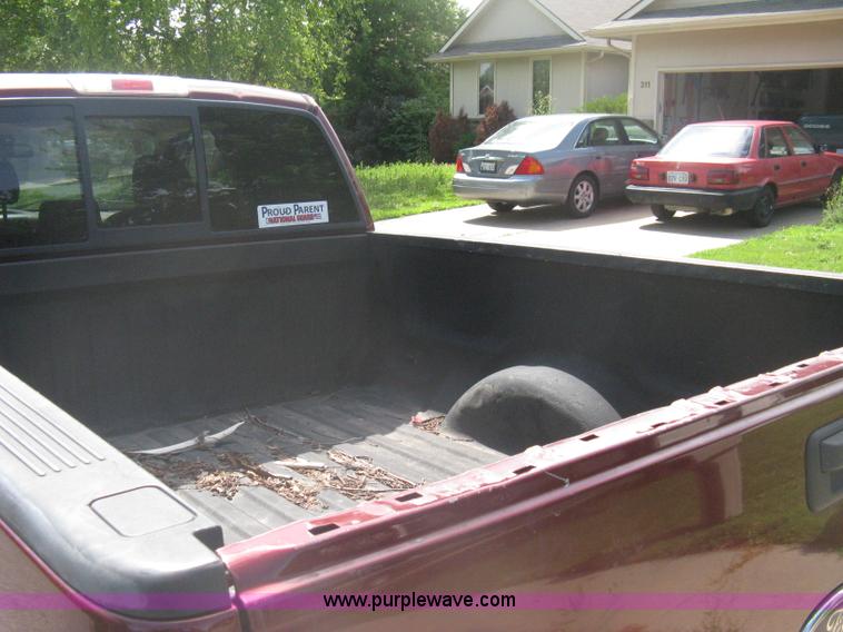 image for item A6449 2005 Ford F150 XLT extended cab pickup truck