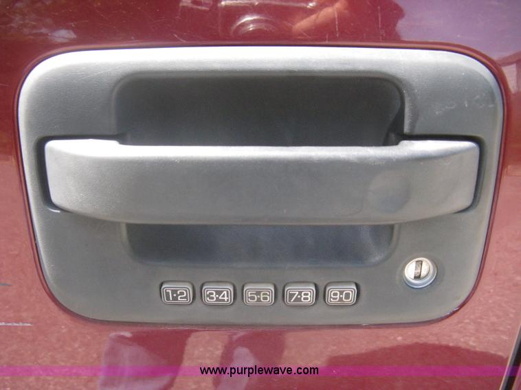 image for item A6449 2005 Ford F150 XLT extended cab pickup truck