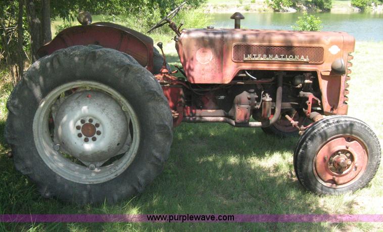 image for item A6458 International B275 tractor
