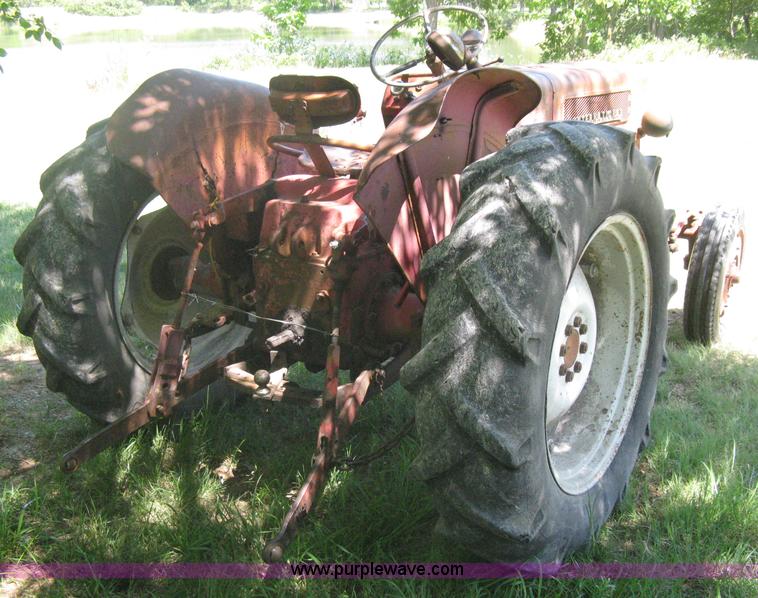 image for item A6458 International B275 tractor