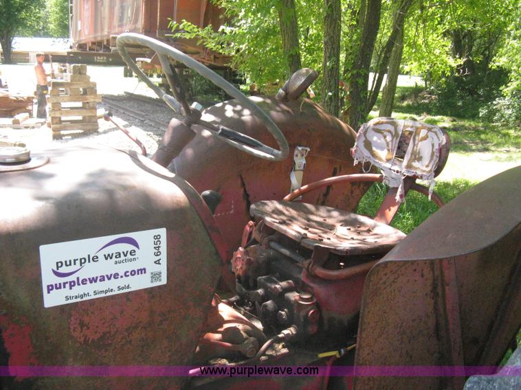 image for item A6458 International B275 tractor