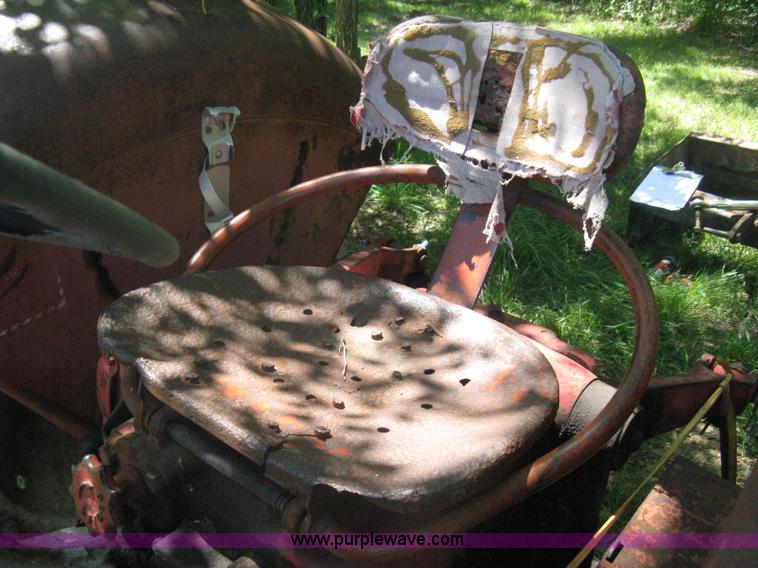 image for item A6458 International B275 tractor