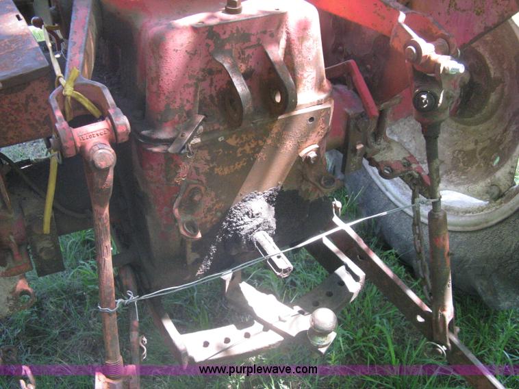 image for item A6458 International B275 tractor