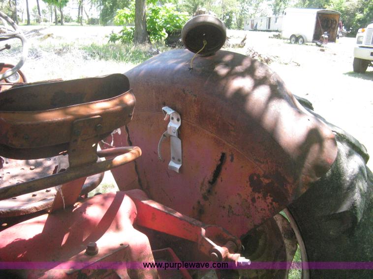 image for item A6458 International B275 tractor