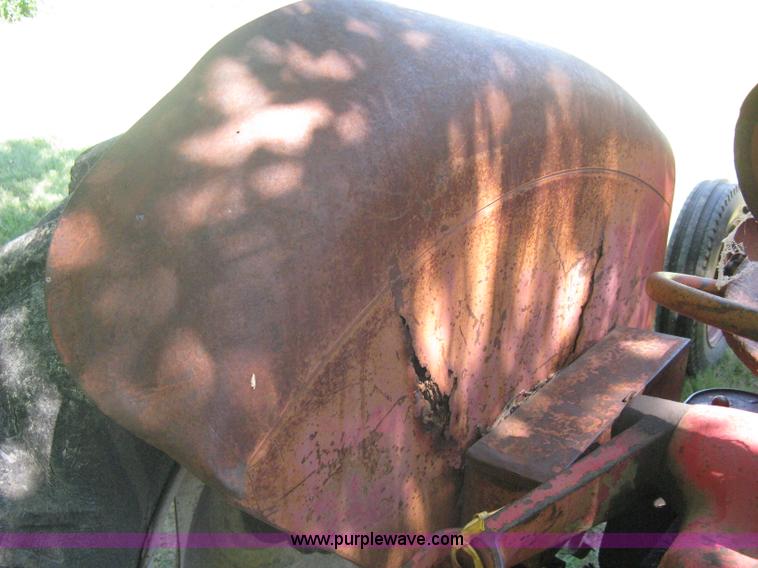 image for item A6458 International B275 tractor