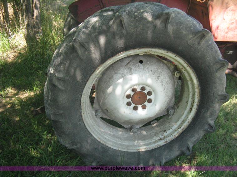 image for item A6458 International B275 tractor
