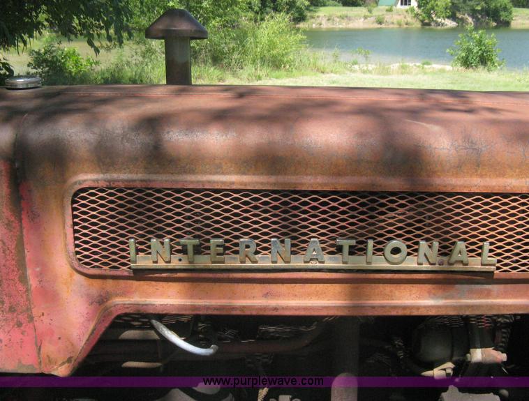 image for item A6458 International B275 tractor