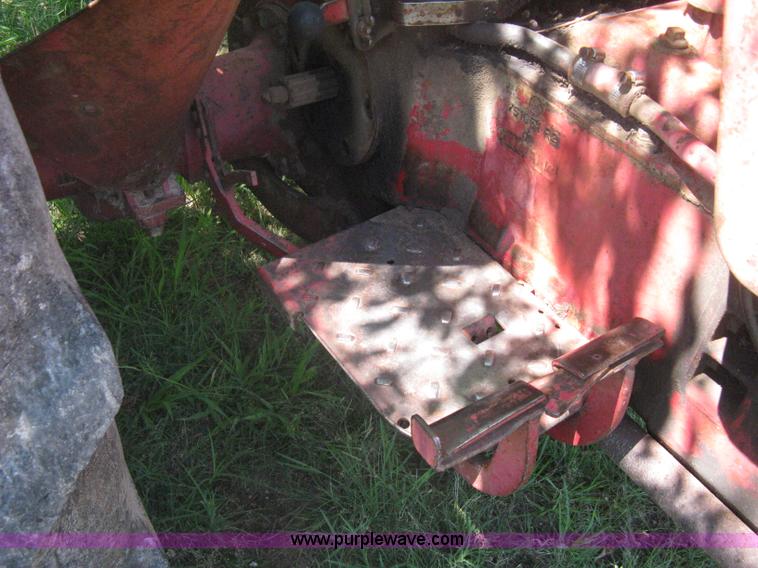 image for item A6458 International B275 tractor