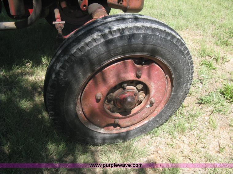 image for item A6458 International B275 tractor