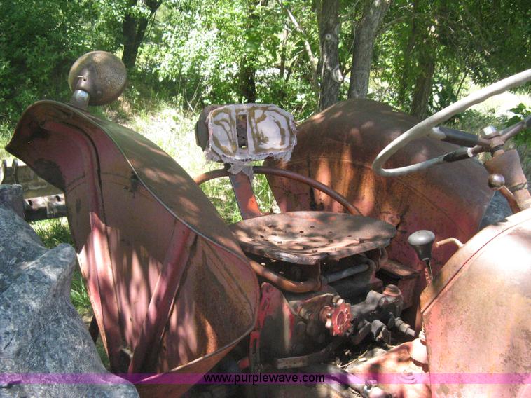 image for item A6458 International B275 tractor