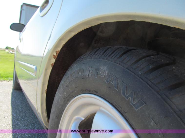 image for item A8324 2006 Ford Taurus SE