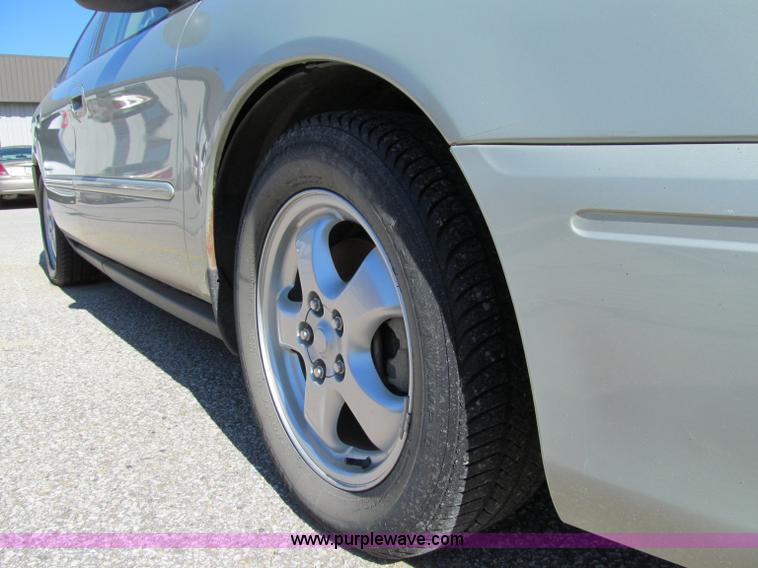 image for item A8324 2006 Ford Taurus SE