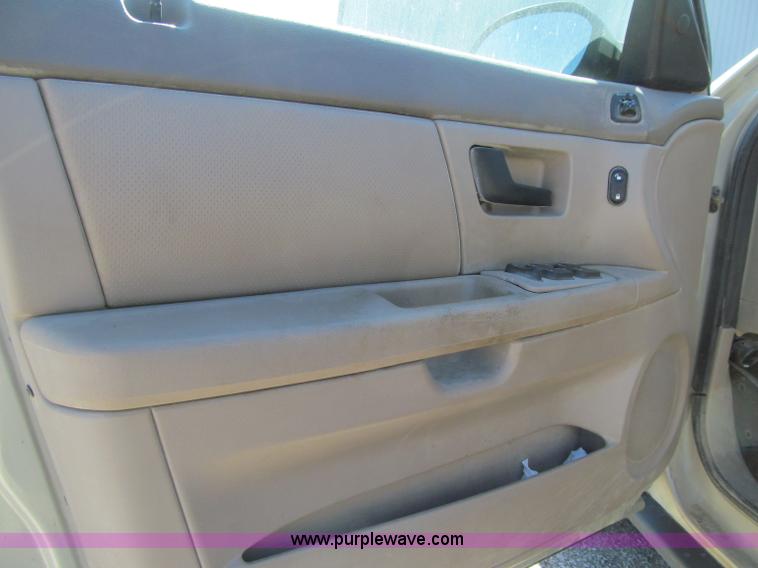 image for item A8324 2006 Ford Taurus SE