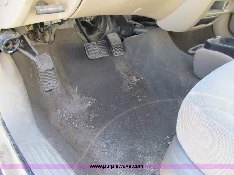 image for item A8324 2006 Ford Taurus SE