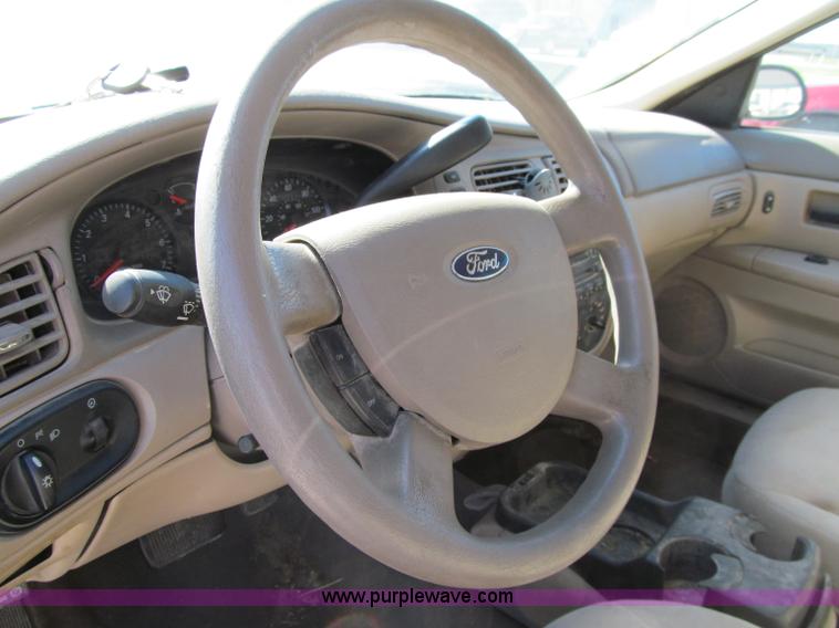 image for item A8324 2006 Ford Taurus SE