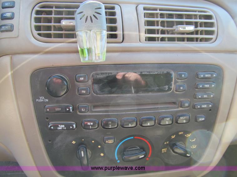 image for item A8324 2006 Ford Taurus SE