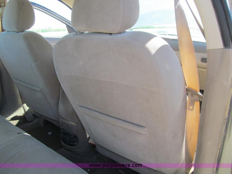 image for item A8324 2006 Ford Taurus SE