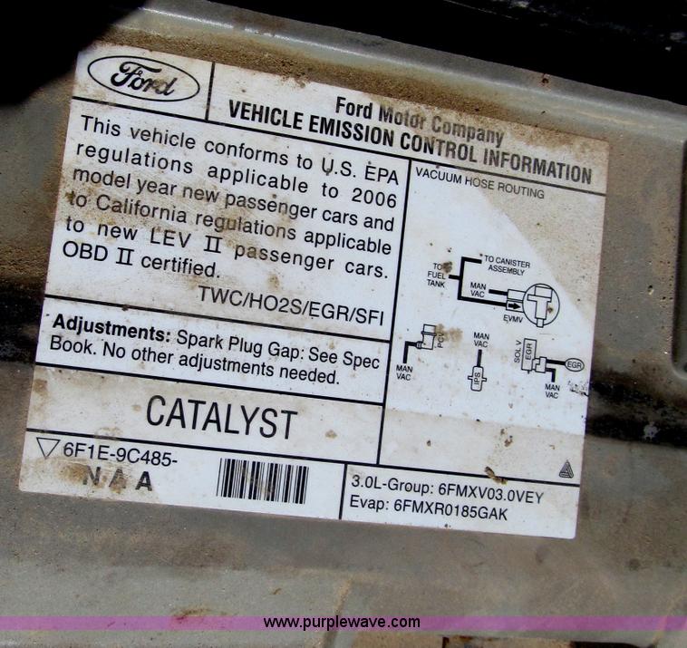 image for item A8324 2006 Ford Taurus SE