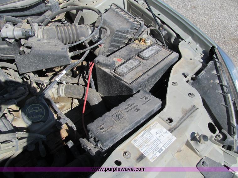 image for item A8324 2006 Ford Taurus SE