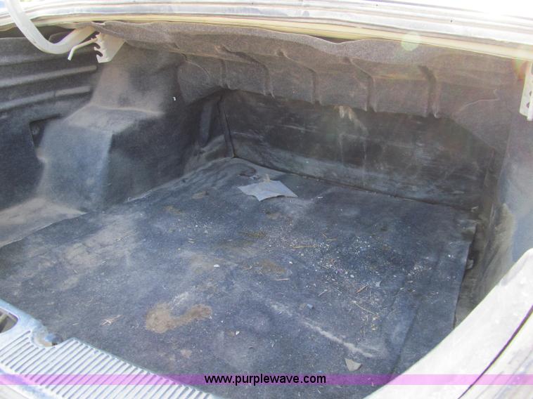 image for item A8324 2006 Ford Taurus SE