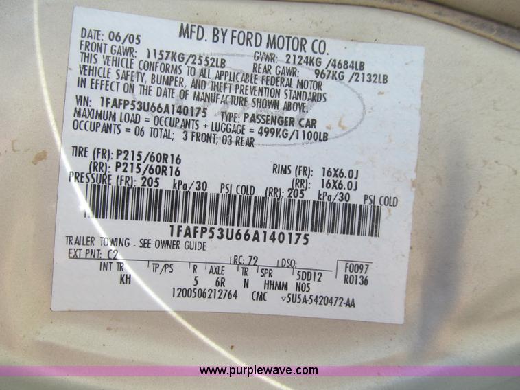image for item A8324 2006 Ford Taurus SE