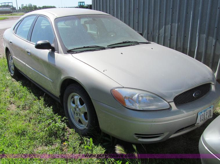 image for item A8325 2004 Ford Taurus SES