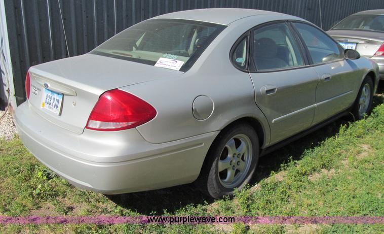 image for item A8325 2004 Ford Taurus SES