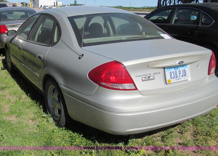image for item A8325 2004 Ford Taurus SES