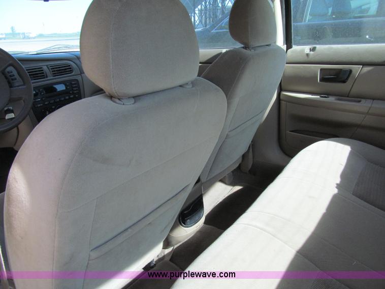 image for item A8325 2004 Ford Taurus SES