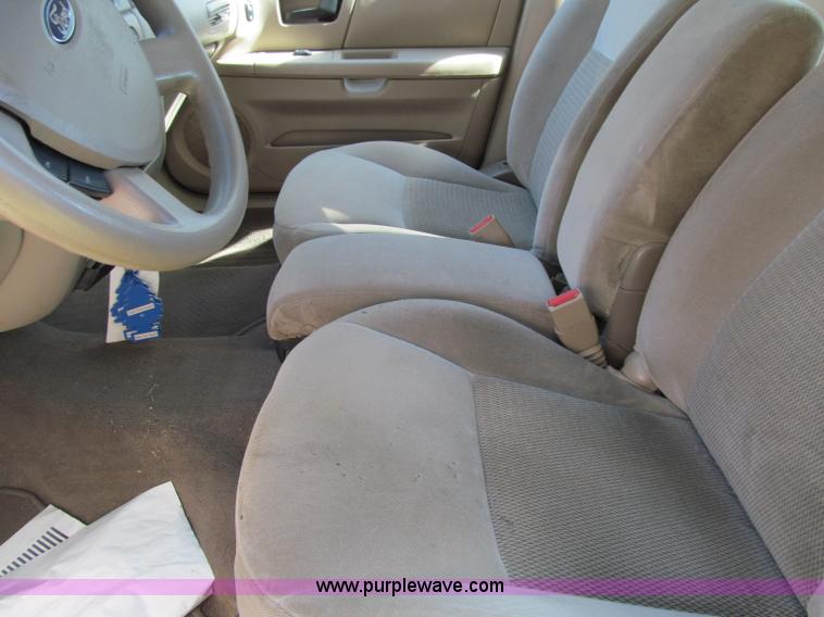 image for item A8325 2004 Ford Taurus SES