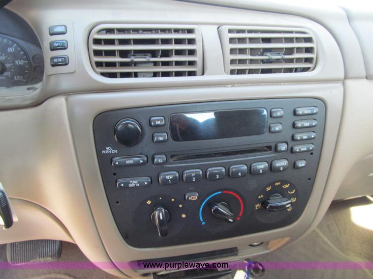 image for item A8325 2004 Ford Taurus SES