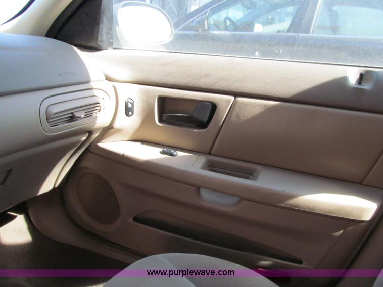 image for item A8325 2004 Ford Taurus SES