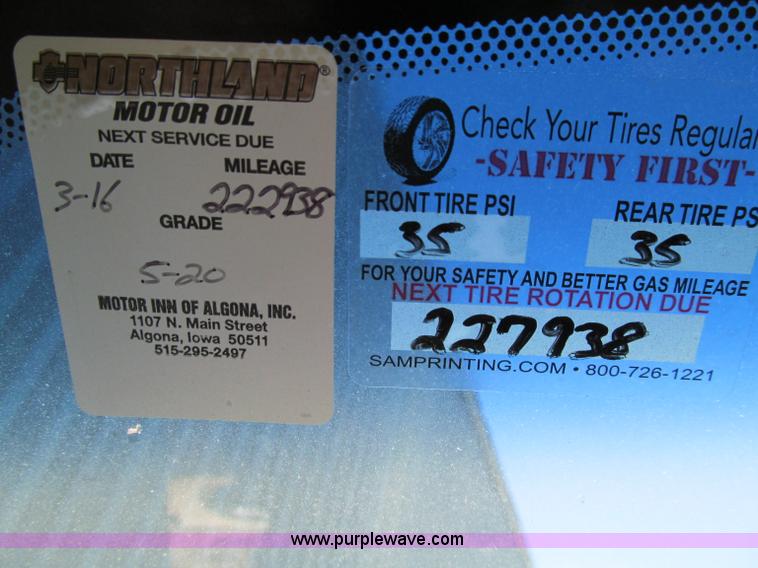 image for item A8325 2004 Ford Taurus SES